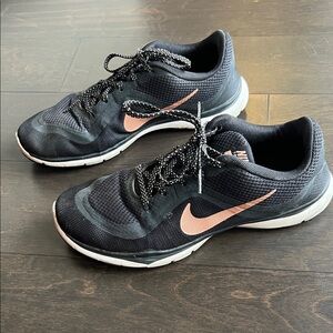 Nike Women's Black and Rose Gold Athletic Sneakers